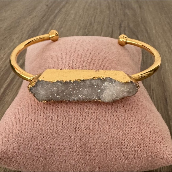 Raw White Druzy Quartz Cuff Bracelet Adjustable Gold Plated Titanium LIKE NEW - Picture 6 of 11